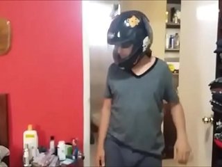 Disfrutando una rica cojida con un motociclista