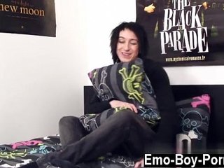 Young emo gay xxx Cute emo Mylo Fox joins homoemo in his very first